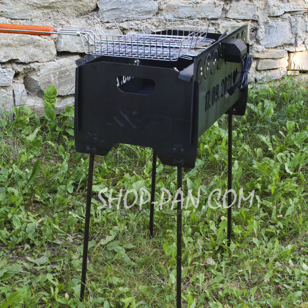 Мангал на длинных ножках с гравировкой со встроенной шашлычницей и мотором на 8 шампуров 3 мм