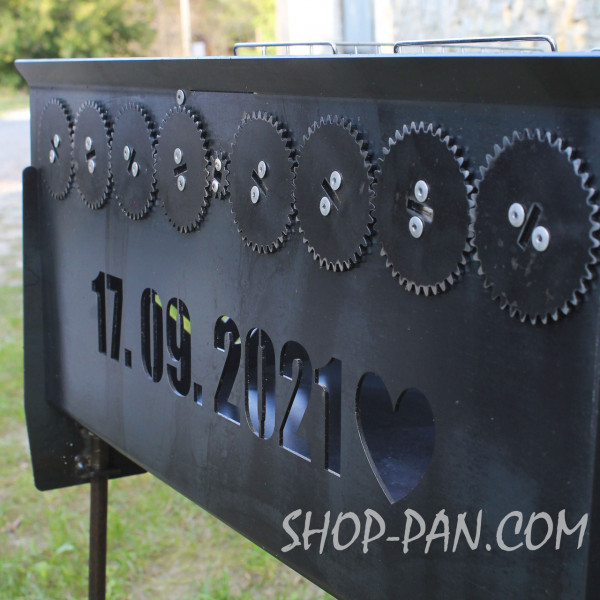 Мангал на длинных ножках со встроенной шашлычницей и мотором на 6 шампуров 3 мм.