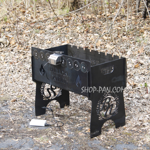 Мангал со встроенной шашлычницей и мотором на 8 шт с гравировкой.