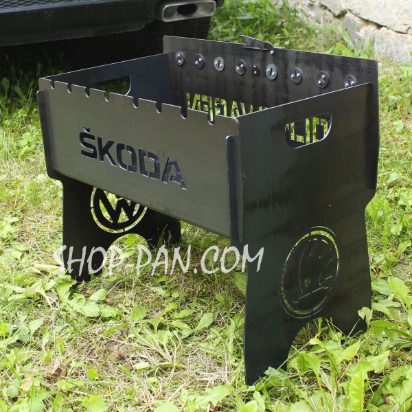 Мангал со встроенной шашлычницей и мотором на 8 шт с гравировкой.