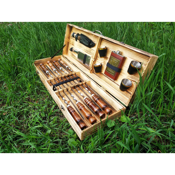 Набір подарункових шампурів у дерев'яному кейсі (2025)
