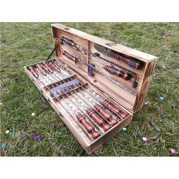 Набор подарочных шампуров в деревянном кейсе (VК-010)