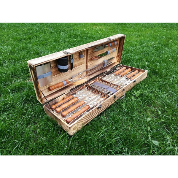 Набор подарочных шампуров в деревянном кейсе (М-018)