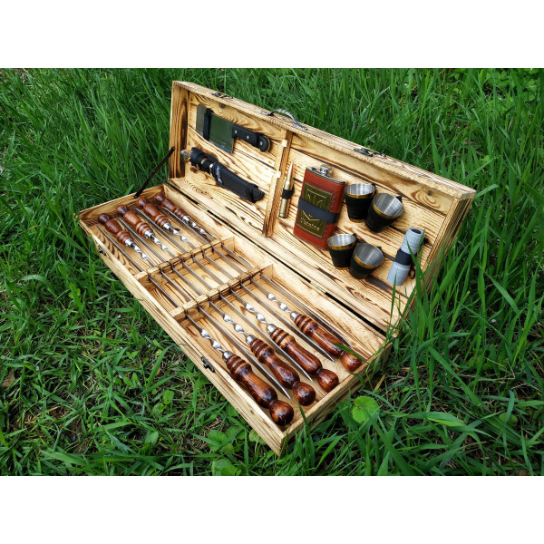 Набір шампурів КИЗЛЯР подарунковий у дерев'яному кейсі (2074)
