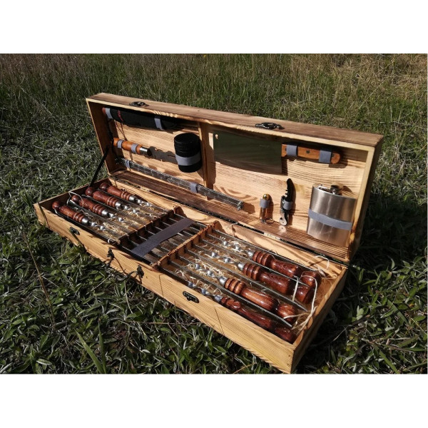 Набор шампуров в деревянном кейсе (V-011)