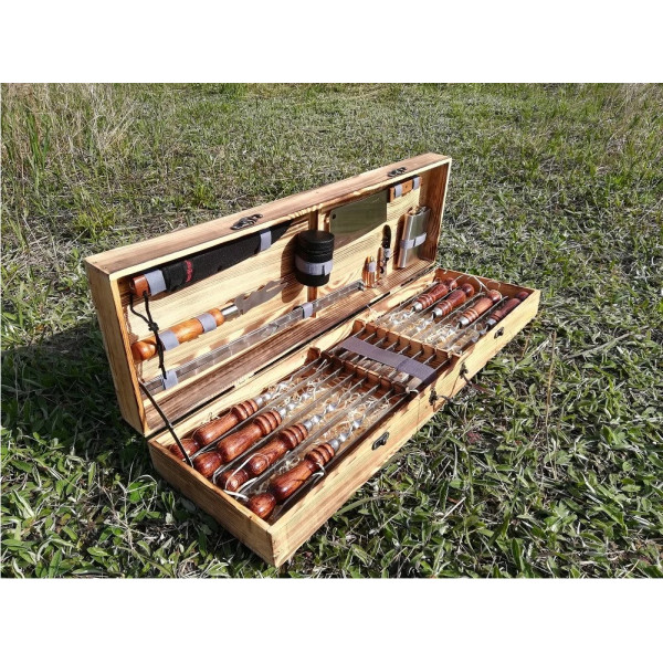 Набор шампуров в деревянном кейсе (V-011)