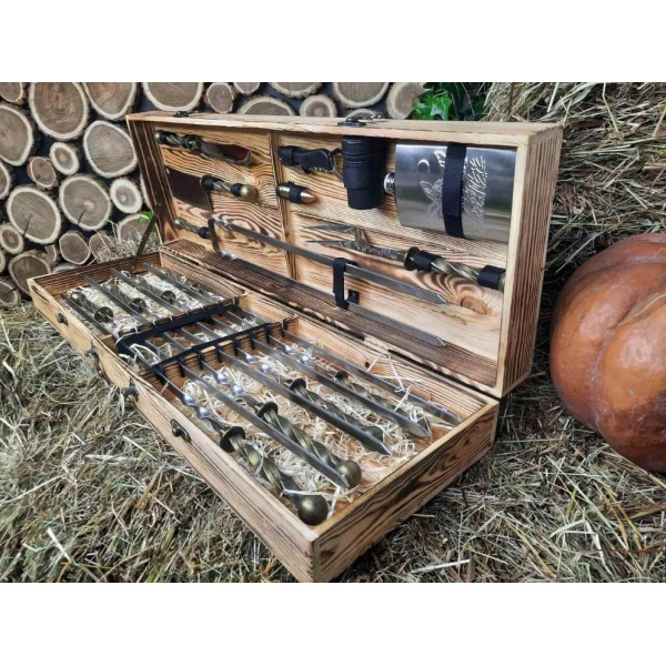Набор шампуров в деревянном кейсе (V-103)