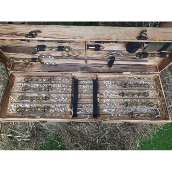 Набор шампуров в деревянном кейсе (V-103)