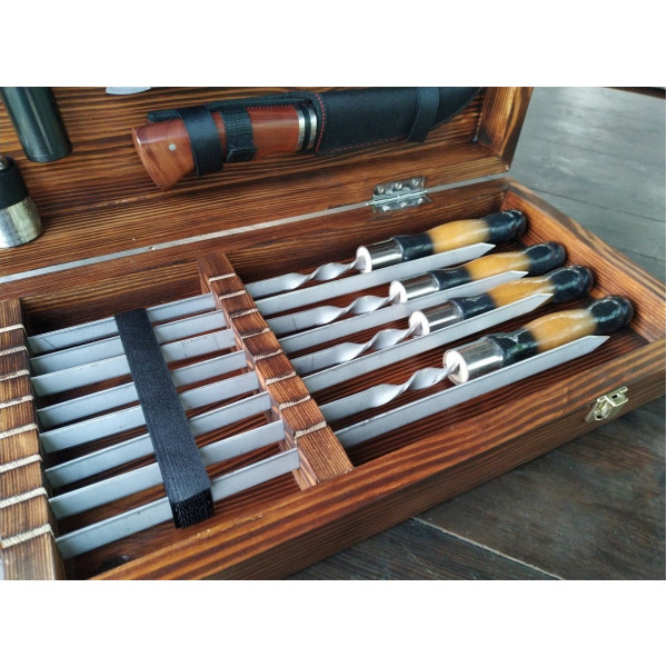 Набір шампурів у дерев'яному кейсі №8