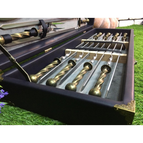 Набор шампуров в деревянном сейсе обтянут кожей (V-105)