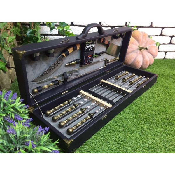 Набор шампуров в деревянном сейсе обтянут кожей (V-105)