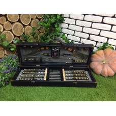 Набір шампурів у дерев'яному сейсі обтягнутий шкірою (V-105)