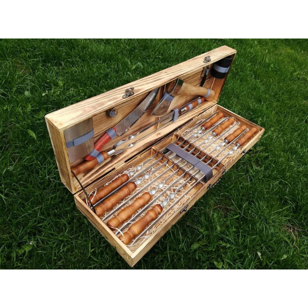 Набір шампурів в подарунковому дерев'яномк кейсі(М-003)