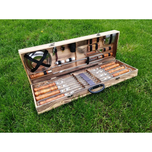 Набор шампуров и аксессуаров в деревянном кейсе (013 NEW)