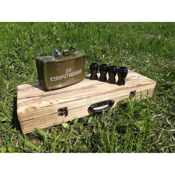 Набор шампуров и аксессуаров в деревянном кейсе (К-005)