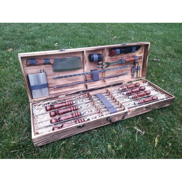 Набор шампуров подарочный в деревянном кейсе (V-011)