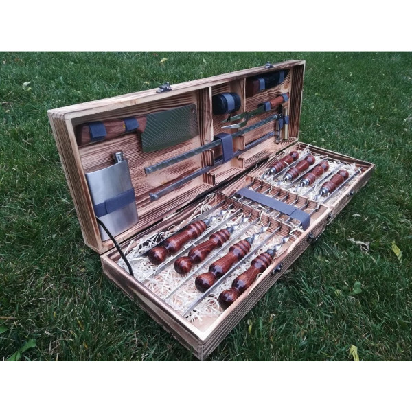 Набор шампуров подарочный в деревянном кейсе (V-011)