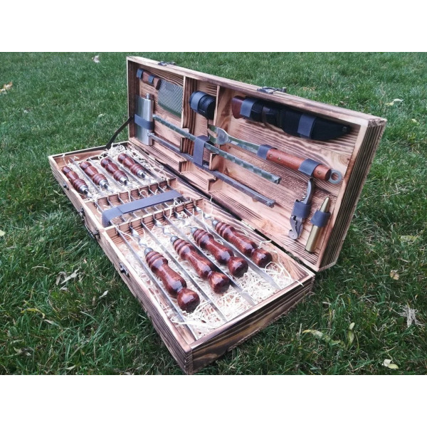 Набор шампуров подарочный в деревянном кейсе (V-011)