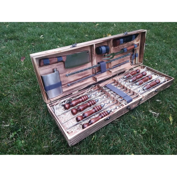 Набор шампуров подарочный в деревянном кейсе (V-011)