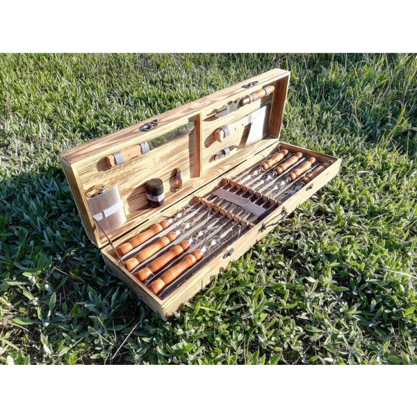 Набор шампуров подарочный в деревянном кейсе (М-020)