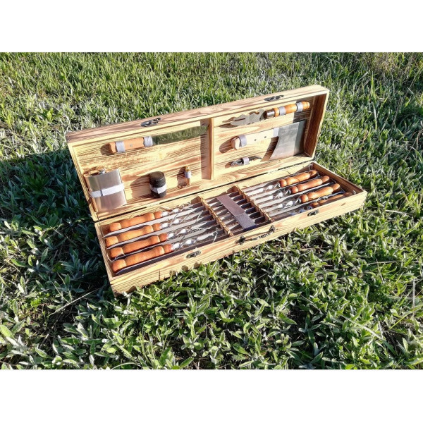 Набор шампуров подарочный в деревянном кейсе (М-020)