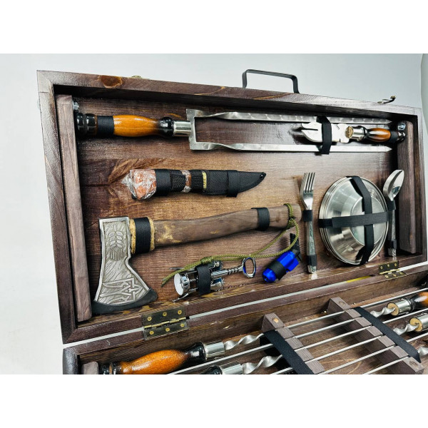 Набір шампурів у кейсі-столику (7511)