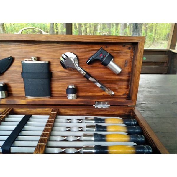 Подарунковий набір шампурів в кейсі М-16