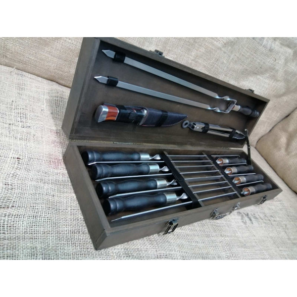 Подарунковий набір шампурів та аксесуарів для барбекю Brown-Medium2