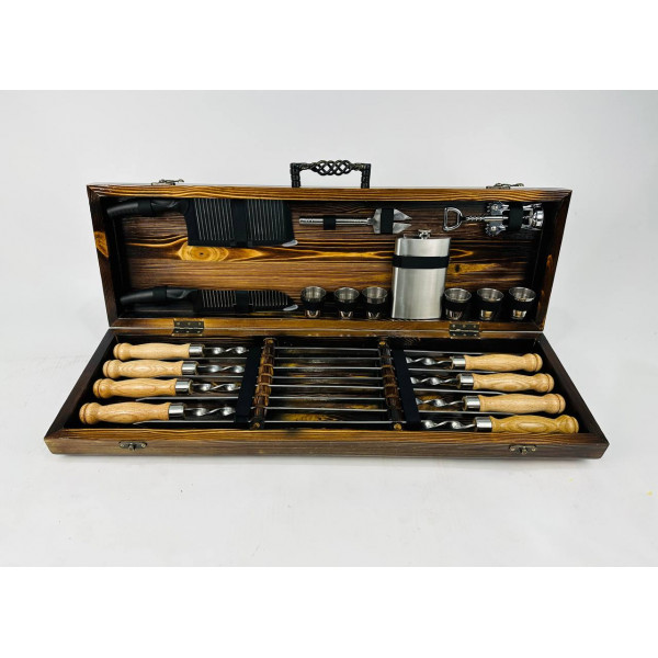 Подарунковий набір шампурів у дерев'яному кейсі
