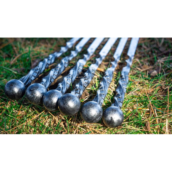 Премиальный набор кованых шампуров ROYAL в кожаном чехле.