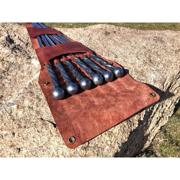 Премиальный набор кованых шампуров ROYAL в кожаном чехле.