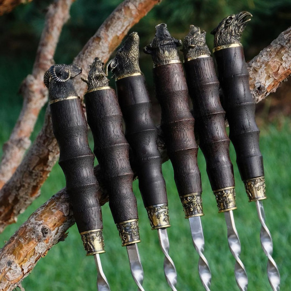 Преміальний набір шампурів з декоративною ручкою та бронзовими головами тварин