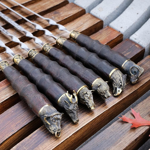 Премиальный набор шампуров с декоративной ручкой и бронзовыми головами животных