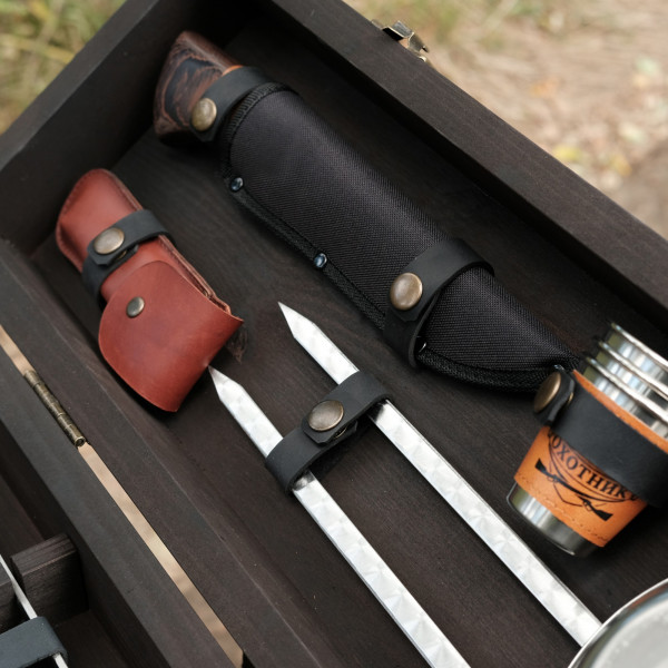 Премиальный набор шампуров в деревянном кейсе.