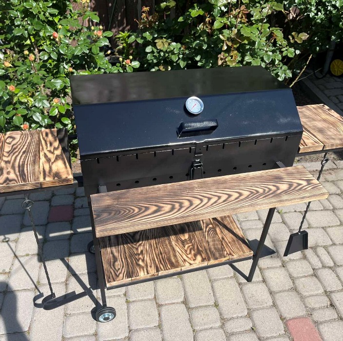 Мангал 4 мм на колесах з кришкою